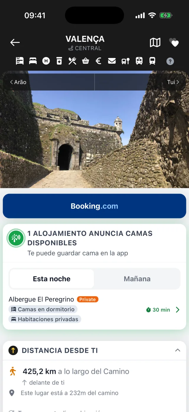 All Caminos, página de una localidad: alojamientos con su estado y su precio, como los ve el peregrino.